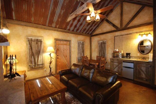 Country Inn Cottages Фредериксбург Екстериор снимка